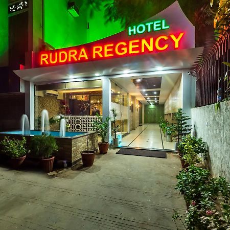 Hotel Rudra Regency アーメダバード エクステリア 写真