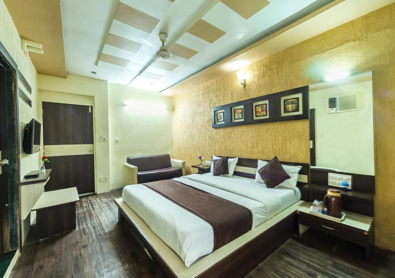 Hotel Rudra Regency アーメダバード エクステリア 写真